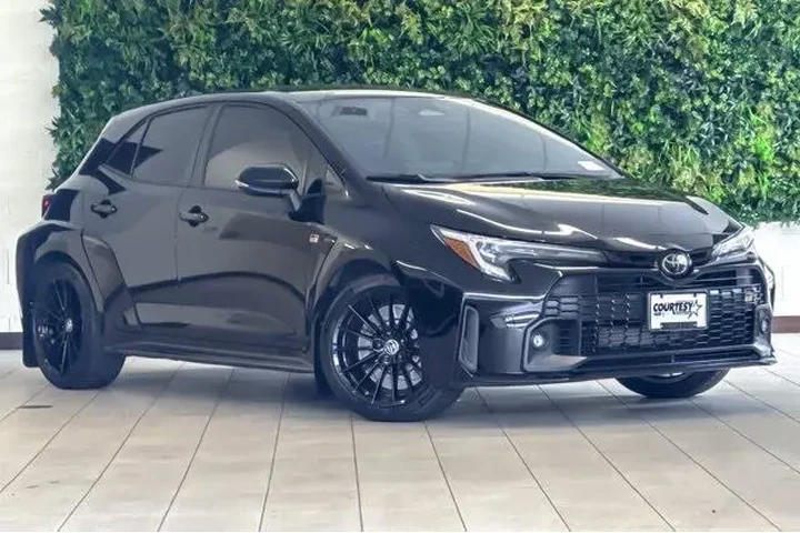 $37743 : Toyota GR Corolla 2024 AWD C image 1