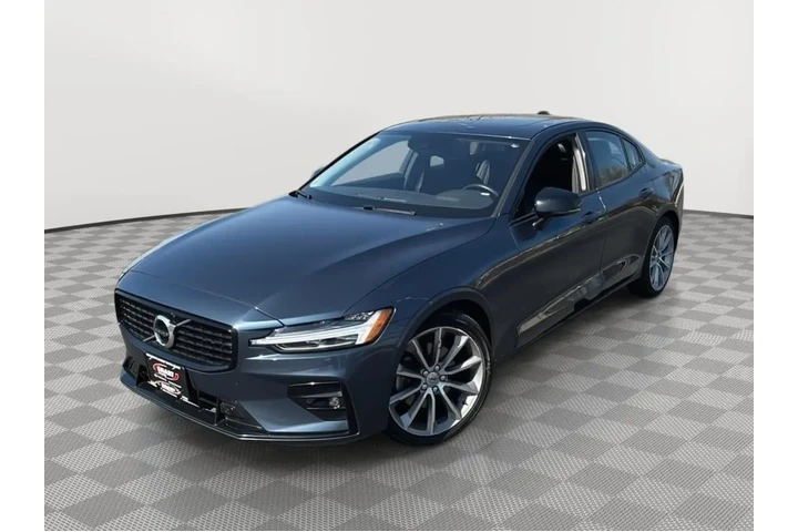 $21589 : 2021 S60 Momentum image 1