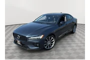 2021 S60 Momentum en Madison