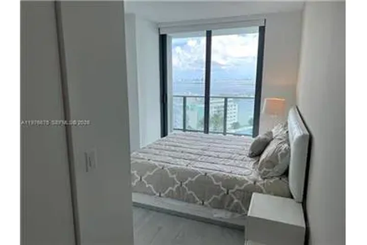 $6300 : Rental property with 3 bedro image 6