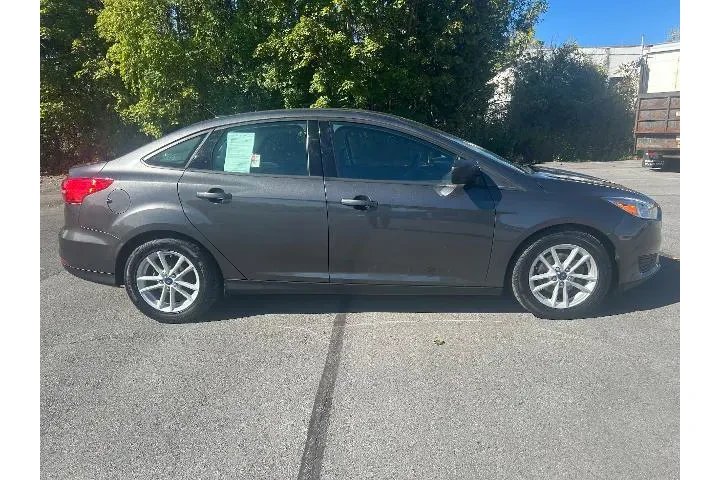 $9990 : Ford Focus 2018 SE 4dr Sedan image 5