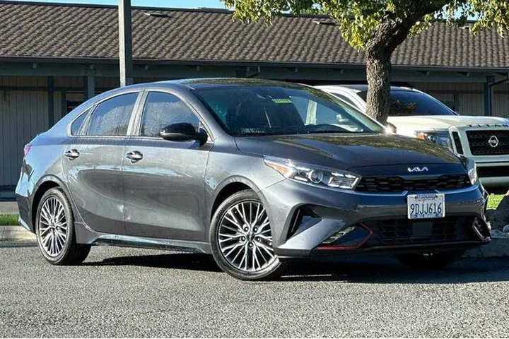 $20598 : Kia Forte 2023 GT-Line 4dr S image 2