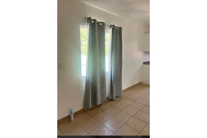 $1450 : Casa Pequeña 1 rec. 1 baño image 3