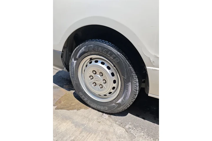 $115000 : H100 2013 12 PASAJEROS DIESEL image 10