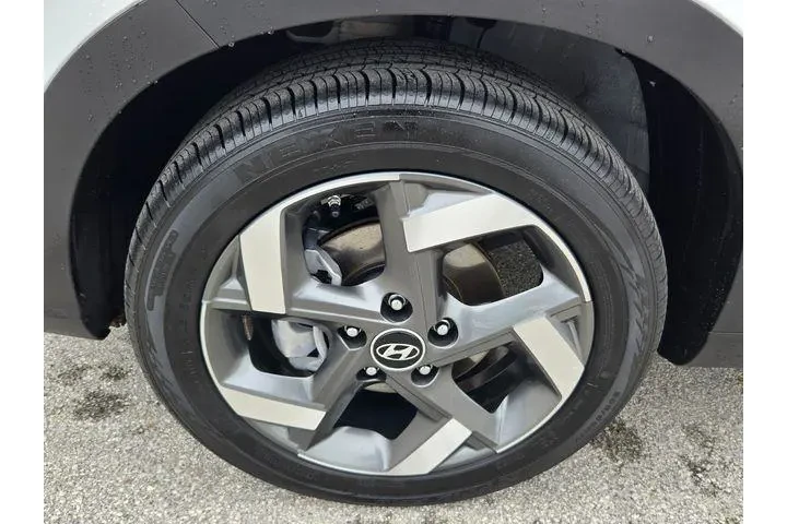 $23414 : Hyundai VENUE 2025 SEL 4dr C image 5