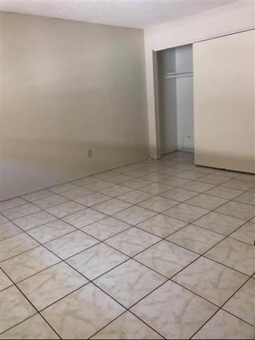 $1100 : Cuarto grande Garden Grove image 1