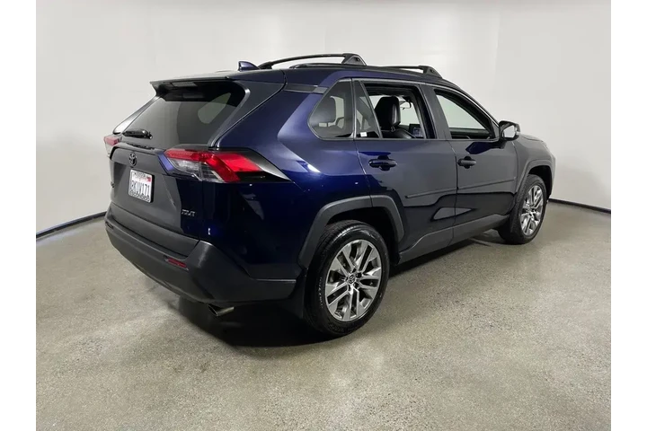 $20998 : Toyota RAV4 2019 XLE Premium image 3
