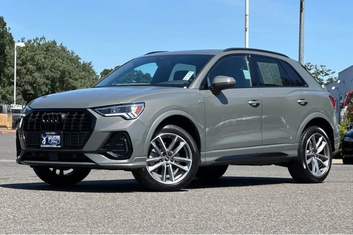$31880 : Audi Q3 2023 AWD quattro S l image 1