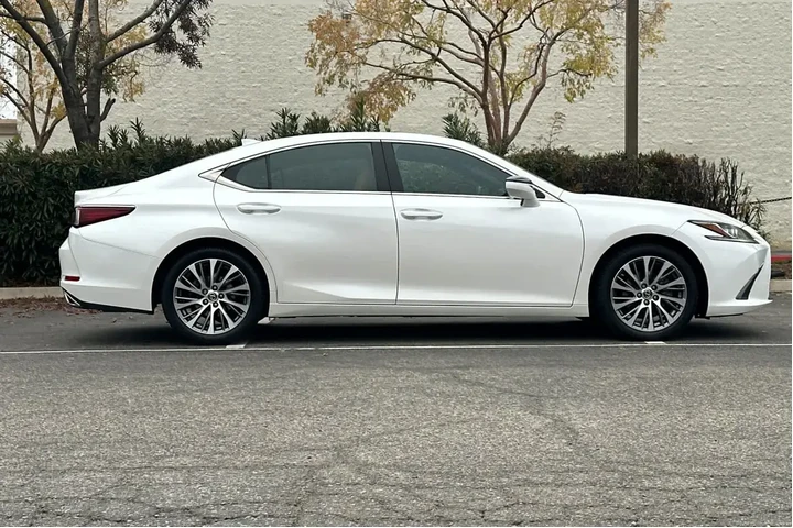 $29995 : Lexus ES 350 2019 F SPORT 4d image 8