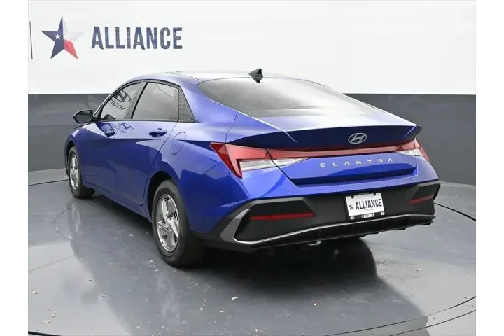 $19945 : Hyundai ELANTRA 2025 SE 4dr image 5