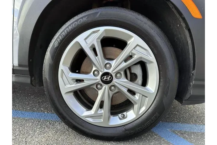 $19777 : Hyundai KONA 2023 AWD SEL 4d image 6