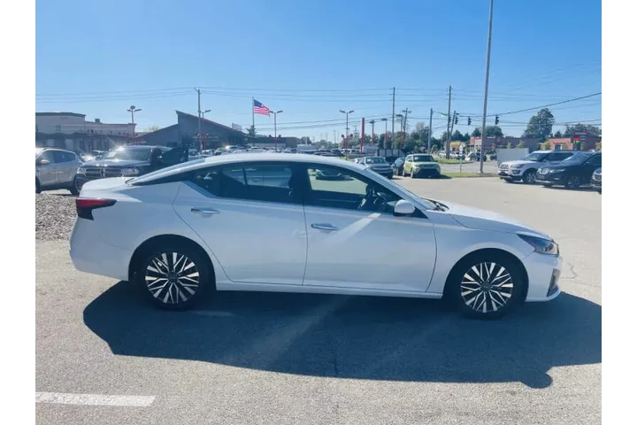 $16450 : 2023 Altima 2.5 SV image 8