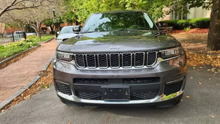 $29995 : 2021 Grand Cherokee L Limited image 9