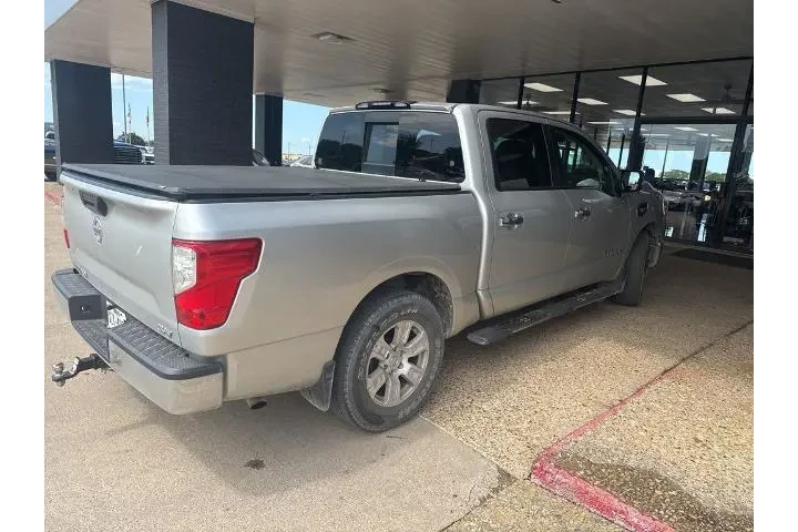 $15333 : Nissan Titan 2017 4x2 S 4dr image 10