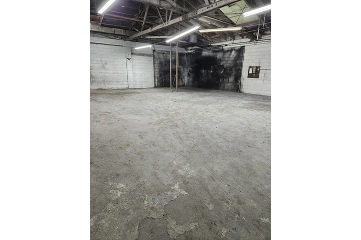 $4500 : Rento espacio  37x50 ft image 1