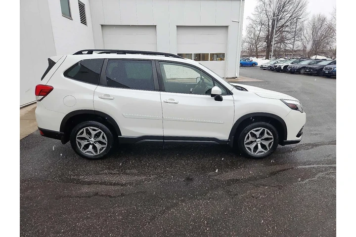 $25499 : Subaru Forester 2023 AWD Pre image 7