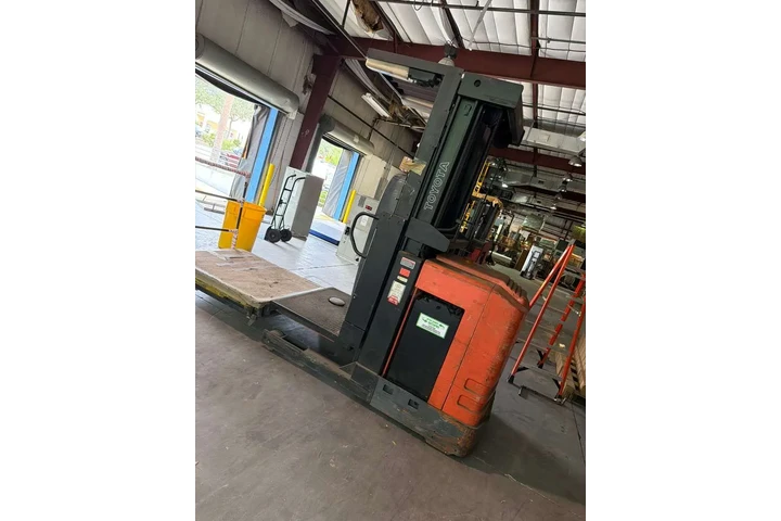 $8900 : Forklift Eléctrico Toyota image 5