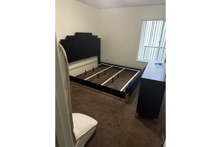 $1000 : Se renta Cuarto en Corona image 1