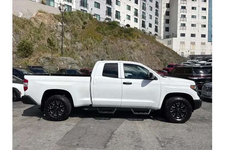 $39902 : Toyota Tundra 2020 4x4 SR5 4 image 7
