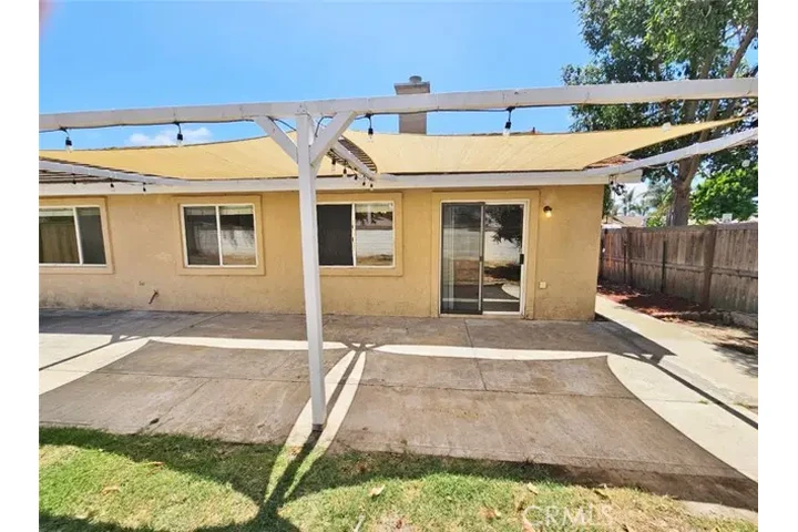 $2475 : CASA CON GARAJE PARA 2/CARROS image 2