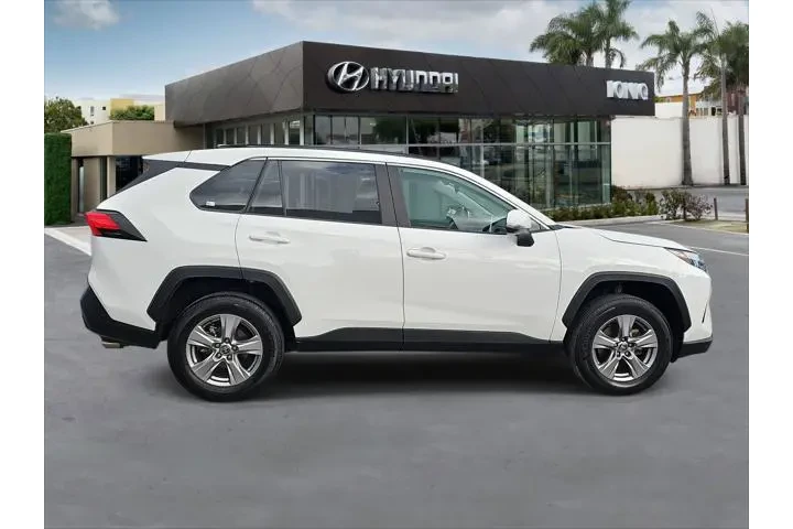 $30843 : Toyota RAV4 2023 AWD XLE 4dr image 2