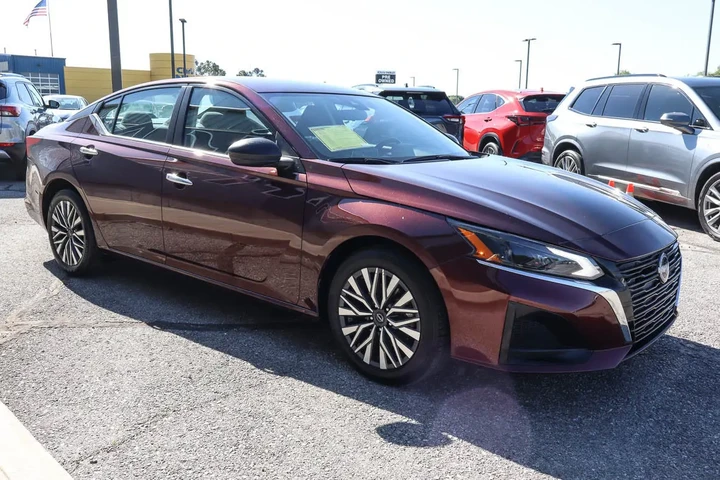 $20587 : 2024 Altima 2.5 SV Sedan image 3