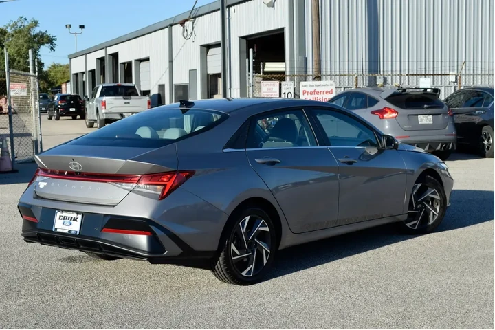 $21789 : Hyundai ELANTRA 2024 Limited image 6