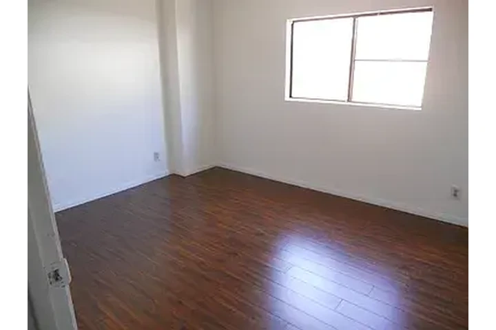 $2500 : Stuning home in lawndale image 4