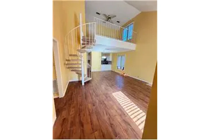 $2000 : Rental property with 3 bedro image 6