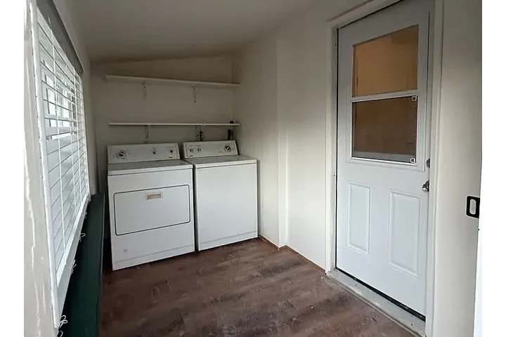 $1000 : This is a studio-style unit wi image 8