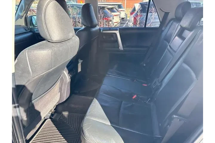 $15587 : Toyota 4Runner 2011 4x4 SR5 image 6