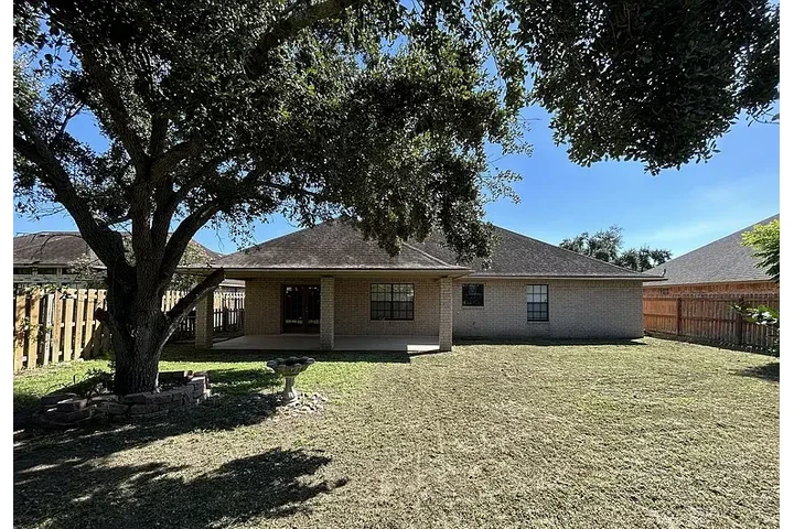 $1650 : HOUSE RENT IN BROWNSVILLE TX image 5