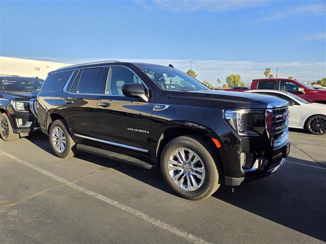 $58756 : Pre-Owned 2023 Yukon SLT image 1