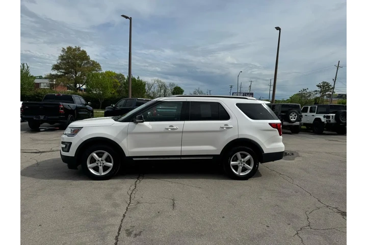2016 Explorer 4WD 4dr XLT image 5