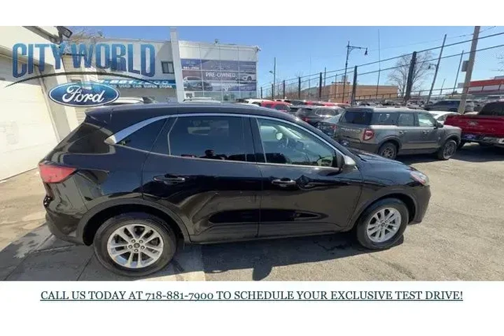 $20388 : Ford Escape 2022 AWD SE 4dr image 4