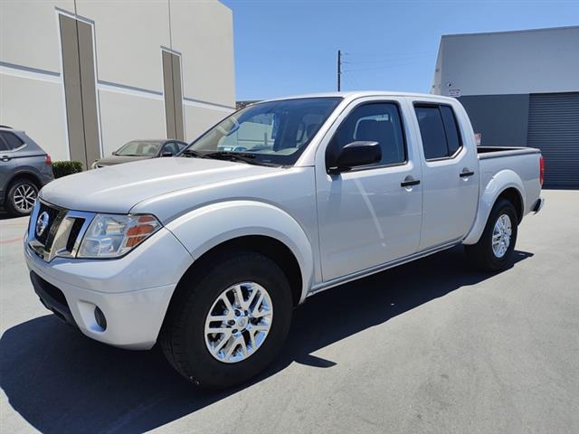 2019 Frontier S Crew Cab 6MT image 2