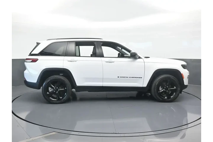 $33890 : Jeep Grand Cherokee 2025 4x2 image 7