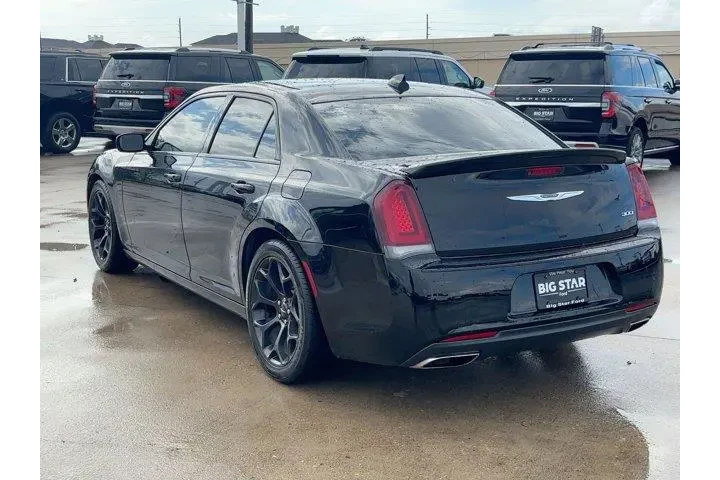 $17499 : Chrysler 300 2020 Touring 4d image 5