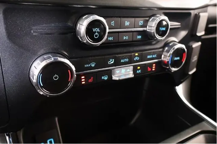 $37017 : Ford F-150 2023 4x4 XLT 4dr image 8