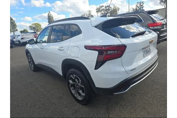 $23995 : Chevrolet Trax 2025 LT 4dr C image 2