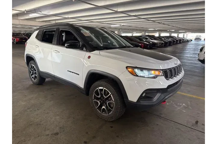$21998 : Jeep Compass 2025 4x4 Trailh image 2