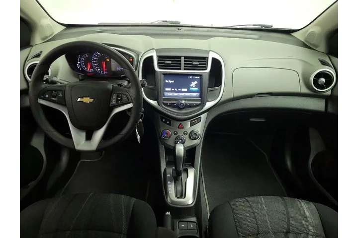 $13998 : Chevrolet Sonic 2017 LT Auto image 9