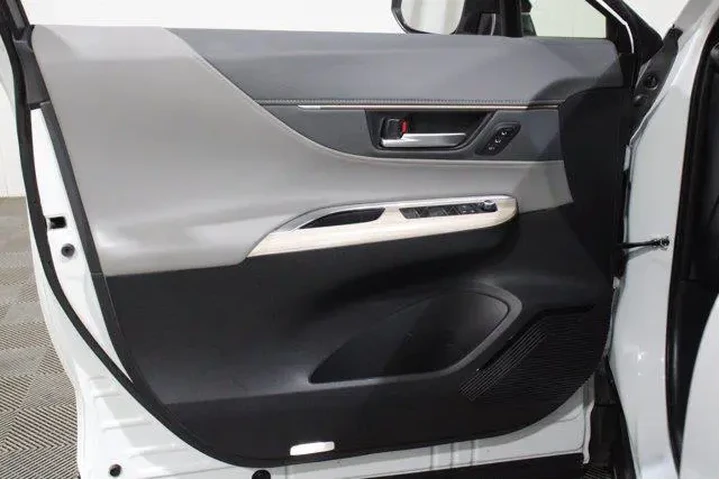 $38998 : Toyota Venza 2024 AWD Limite image 6