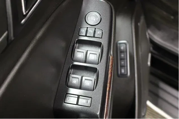 $26982 : GMC Yukon 2017 4x2 SLT 4dr S image 7