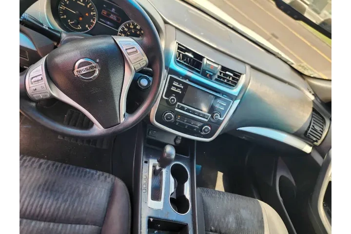$7500 : 2018 Altima 2.5 SL image 4