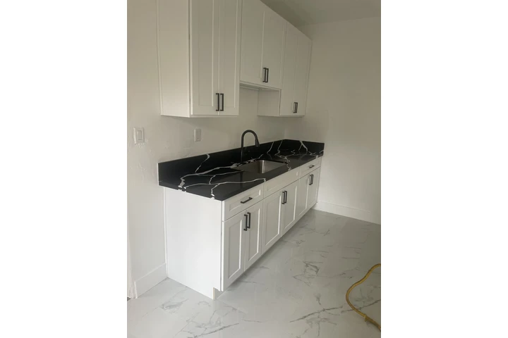 $1500 : 1317 Fedora St  Los angeles image 5