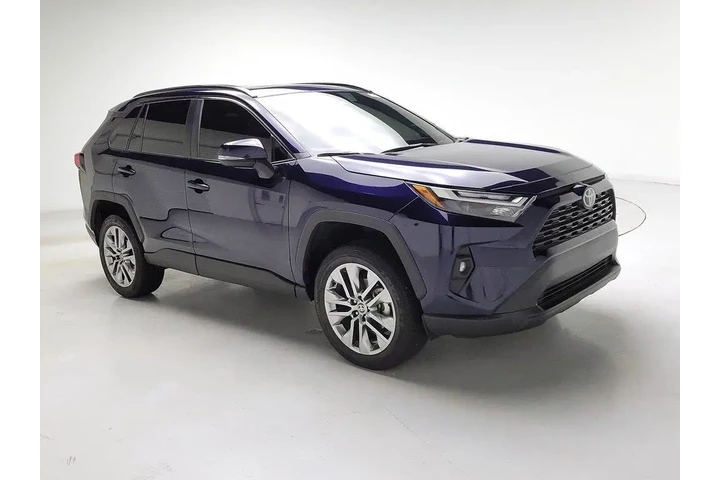 $31998 : Toyota RAV4 2023 XLE Premium image 1