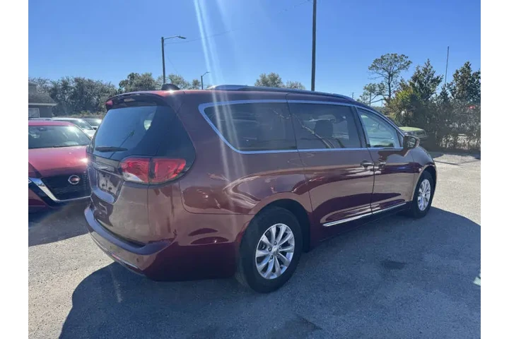 $10997 : 2019 Pacifica Touring L image 5