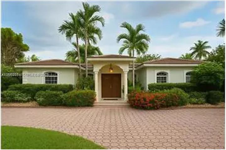 $11000 : Rental property with 4 bedro image 2