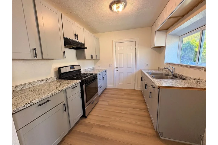 $800 : Beautiful ..Fontana, CA image 6